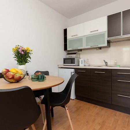 Cozy Apartment With Balcony Warszawa By Noclegi Renters Bagian luar foto
