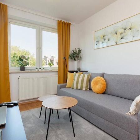 Cozy Apartment With Balcony Warszawa By Noclegi Renters Bagian luar foto
