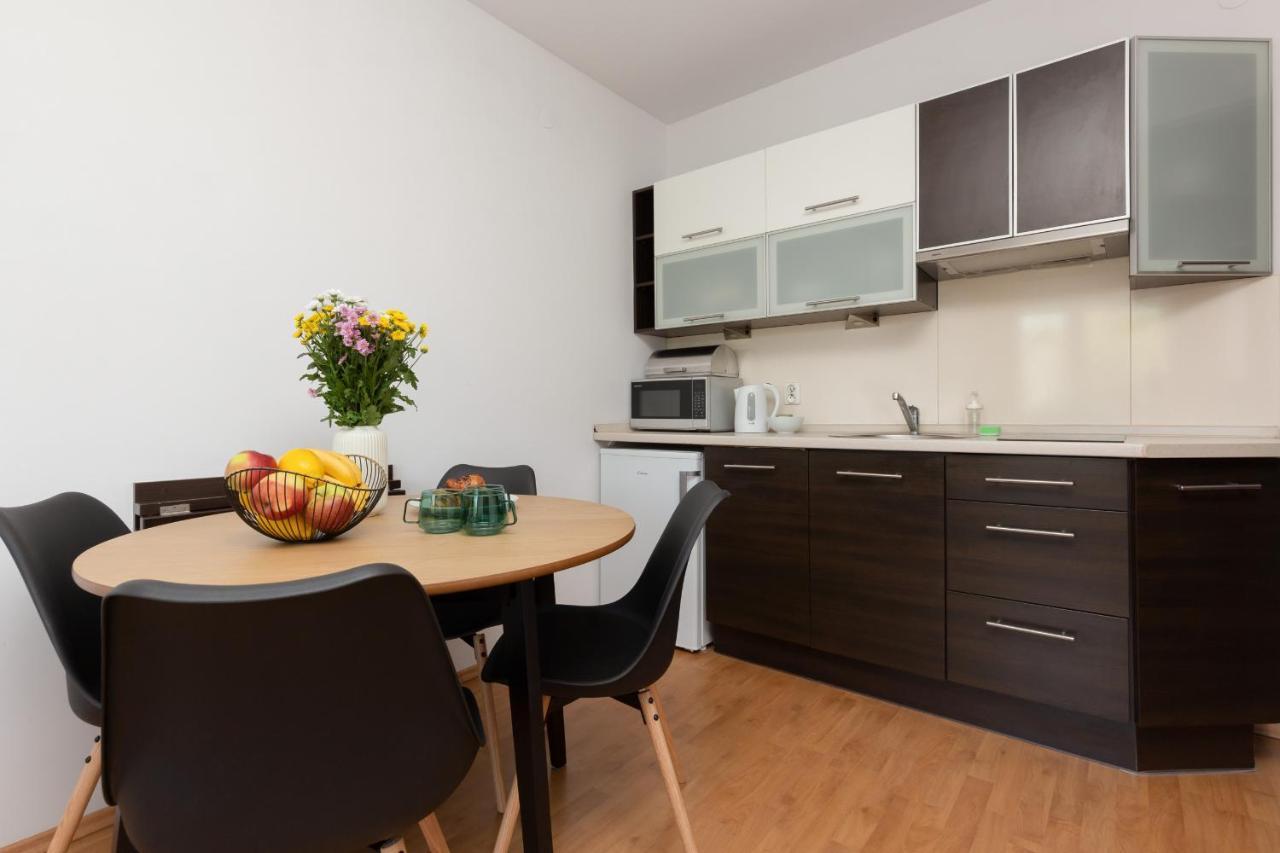 Cozy Apartment With Balcony Warszawa By Noclegi Renters Bagian luar foto