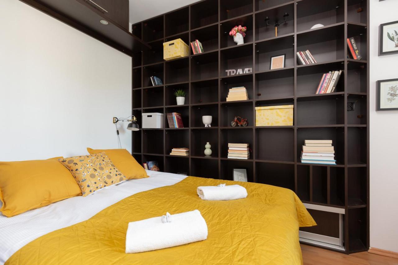 Cozy Apartment With Balcony Warszawa By Noclegi Renters Bagian luar foto