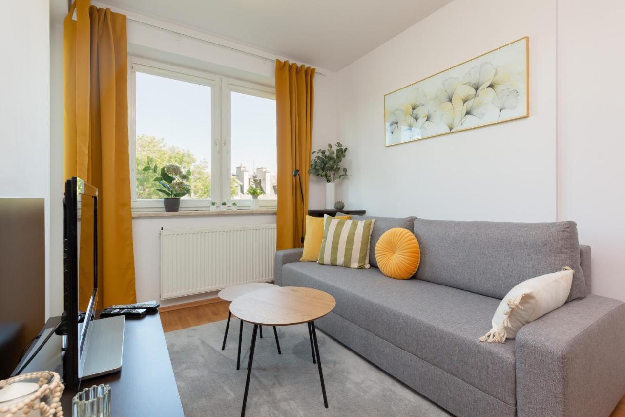 Cozy Apartment With Balcony Warszawa By Noclegi Renters Bagian luar foto