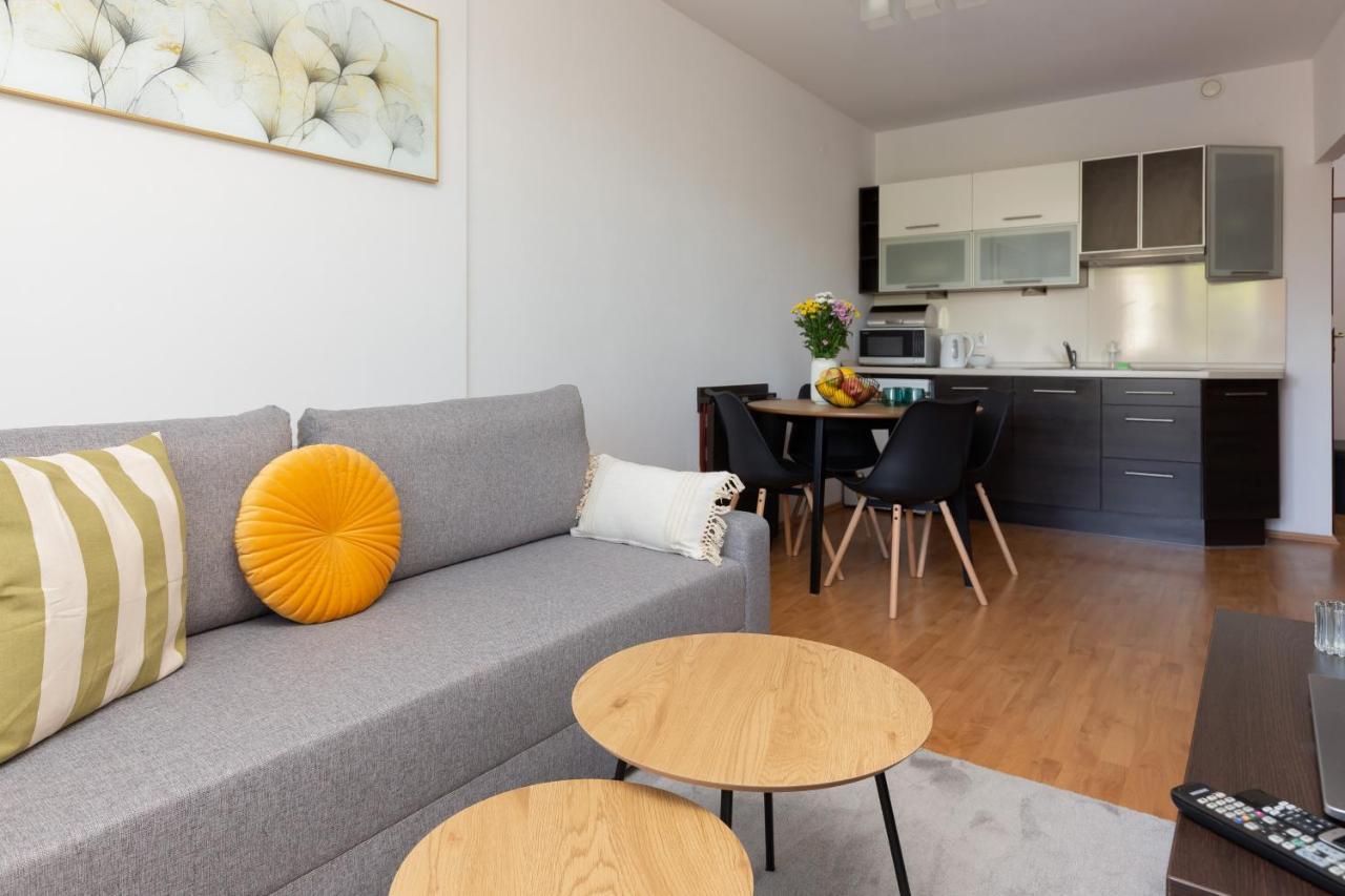 Cozy Apartment With Balcony Warszawa By Noclegi Renters Bagian luar foto