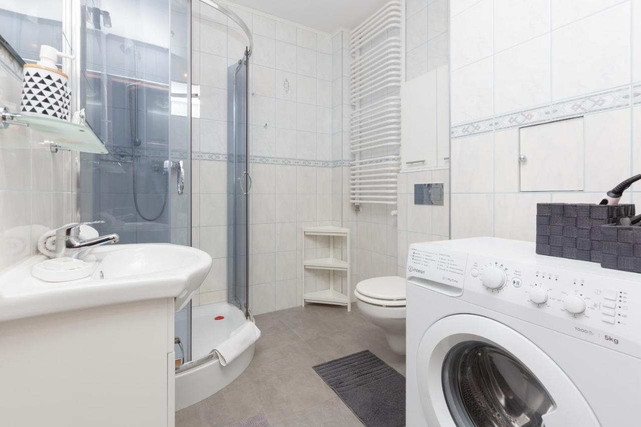 Cozy Apartment With Balcony Warszawa By Noclegi Renters Bagian luar foto