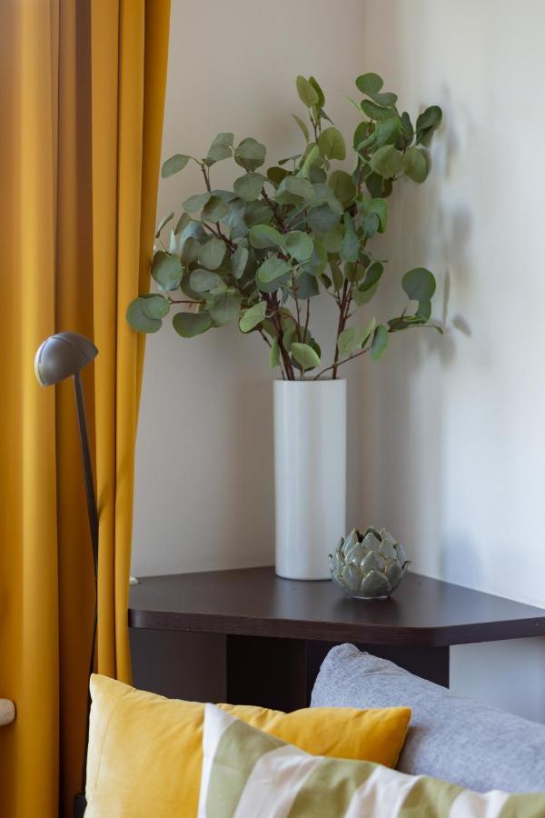Cozy Apartment With Balcony Warszawa By Noclegi Renters Bagian luar foto